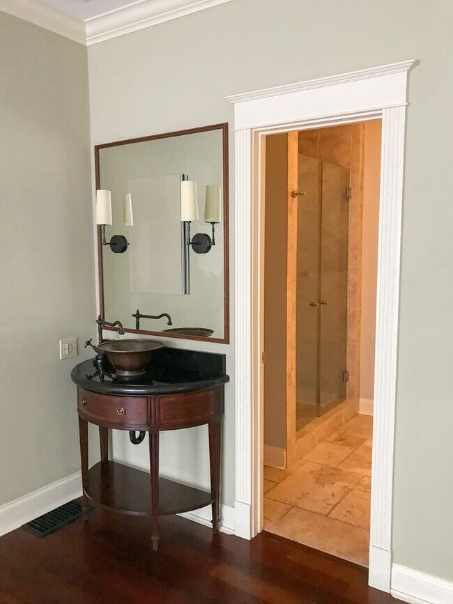 Building Photo - Upscale Luxury Downtown Apartment