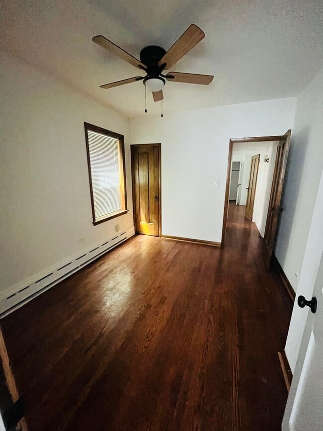 Building Photo - 5133 W Wrightwood Ave