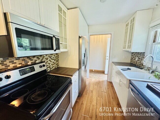 Building Photo - 6701 Kingston Dr