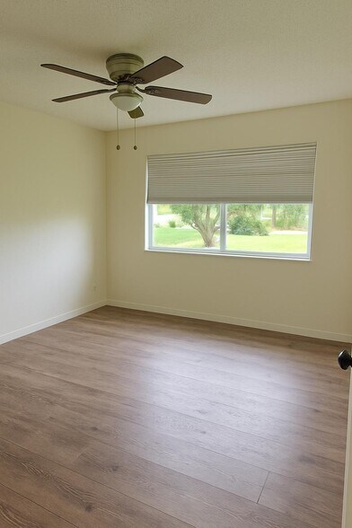 Master Bedroom - 334 Calor Dr