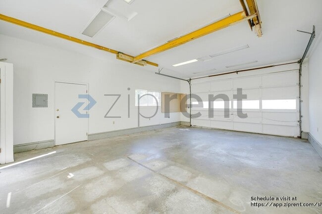 Building Photo - 3218 NW 60th St