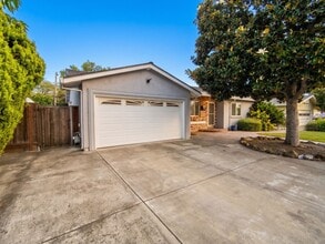Building Photo - 8525 Bandon Dr