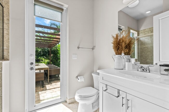 Building Photo - 114 Carmela Ct