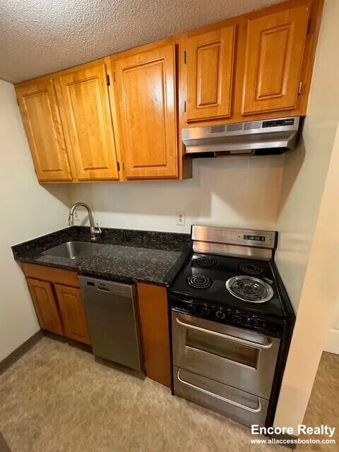 Building Photo - 385 Dorchester St