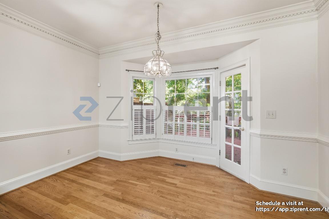 Building Photo - 2862 Clary Hill Dr