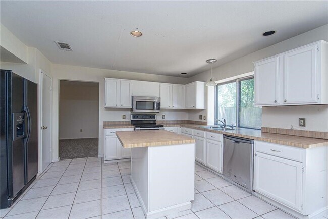 Building Photo - 25518 Chapel Ridge Ln