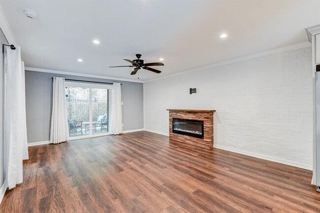 Building Photo - 6306 Riverview Way