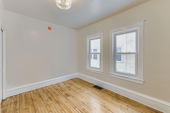 Building Photo - 3507 N Newton Ave