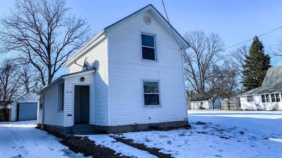 Front entrance with porch - 410 Seymour Ave