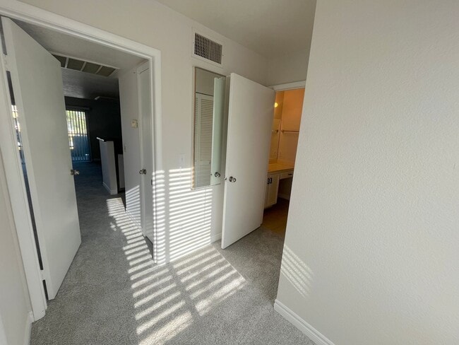 Building Photo - 2bed/2bath in Southwest gated community