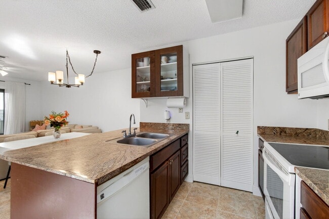 Building Photo - 22380 Pineapple Walk Dr