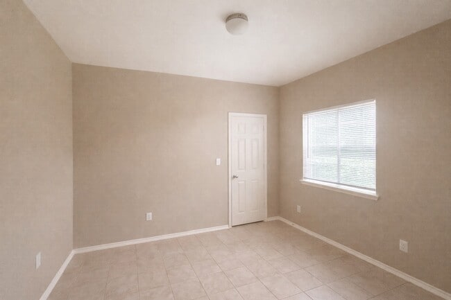 Building Photo - 9104 N Green River Dr