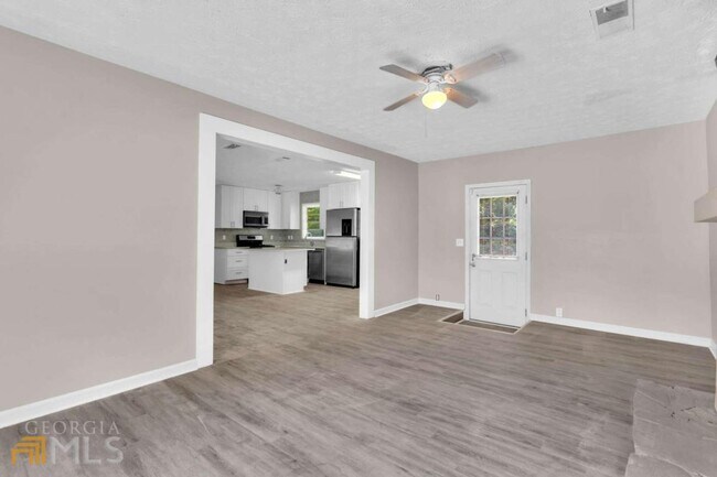Building Photo - 2070 Twelve Oaks Cir