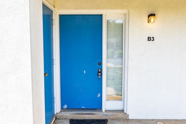 Building Photo - Cedars Court