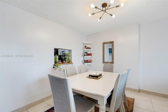 Building Photo - 321 SE 3rd St