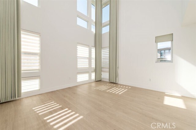 Building Photo - 228 Stage