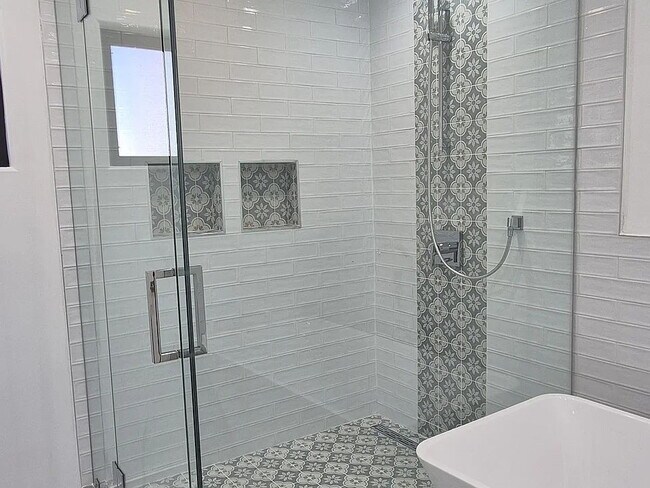 Building Photo - NO MIN CREDIT SCORE REQUIRED, BK OKAY, PAST EVICTION OKAY!, BACKGROUND FRIENDLY. Apply at "The Re...