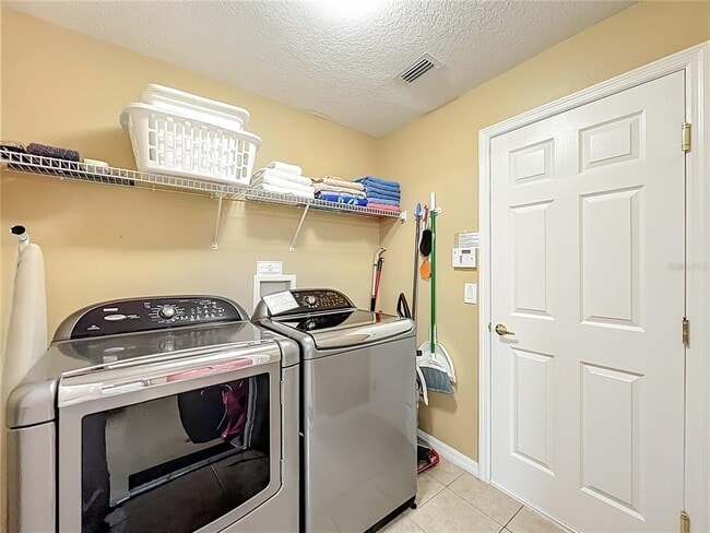 Building Photo - 520 Orista Dr