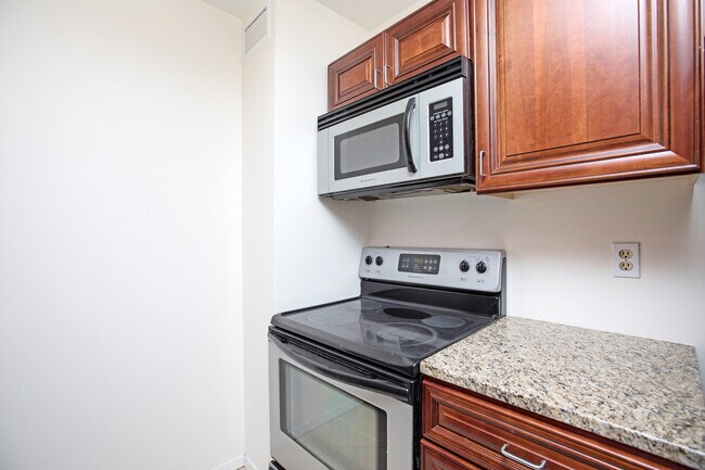 Building Photo - 25 Rockledge Ave