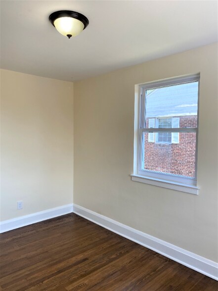 Building Photo - 95 Kentway