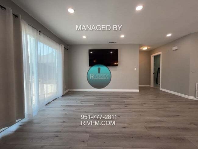 Building Photo - FOR RENT: BEAUTIFULLY RENOVATED 2 BEDROOM ...