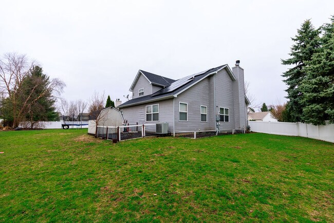 Building Photo - 25037 Brett St