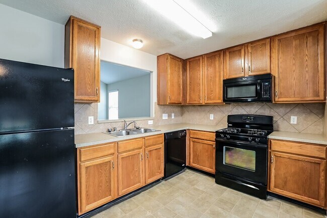 Building Photo - 4018 Falvel Shadow Creek Dr