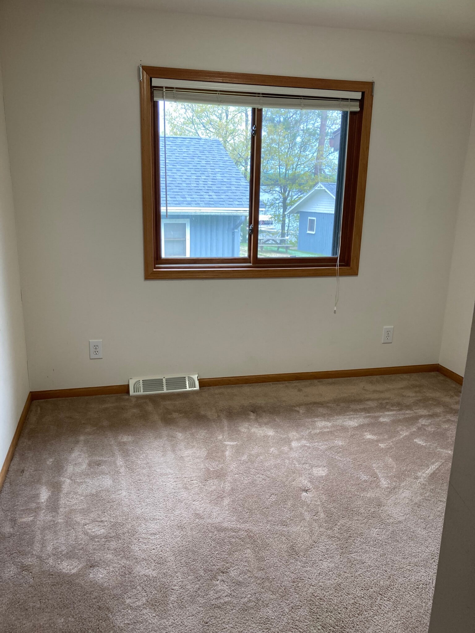 Bedroom 3 - 4942 E Lakeview St
