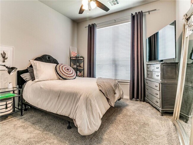 Building Photo - Beautiful home + Deer Creek Schools + 4 bedroom + 2.5 bathrooms