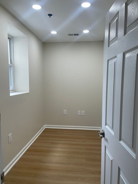 Building Photo - 167 N Grove St