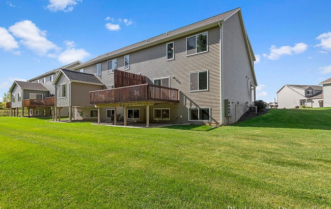 Building Photo - Immaculate 3 bed/3.5 bath home in Caledonia