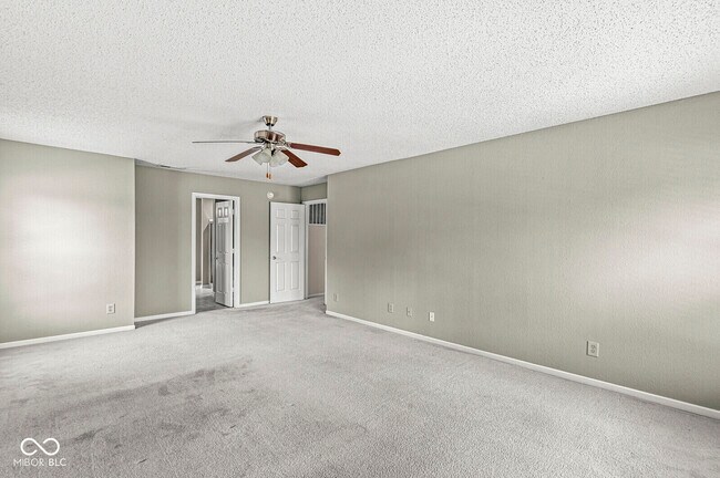 Building Photo - 5641 Buck Dr