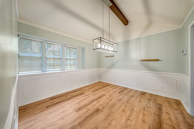 Building Photo - 16326 Heatherdale Dr