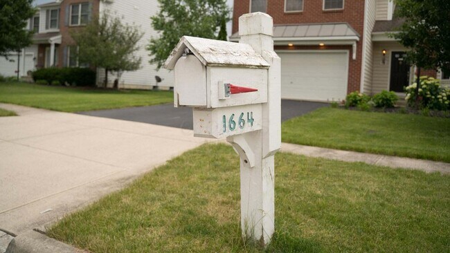 Building Photo - 1664 Boxwood Dr