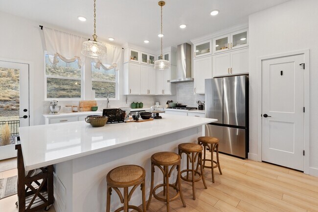 Building Photo - 4474 Peak Crst Vw