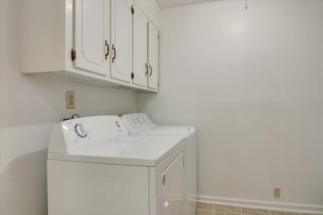 Building Photo - 494 Fairfield Ct