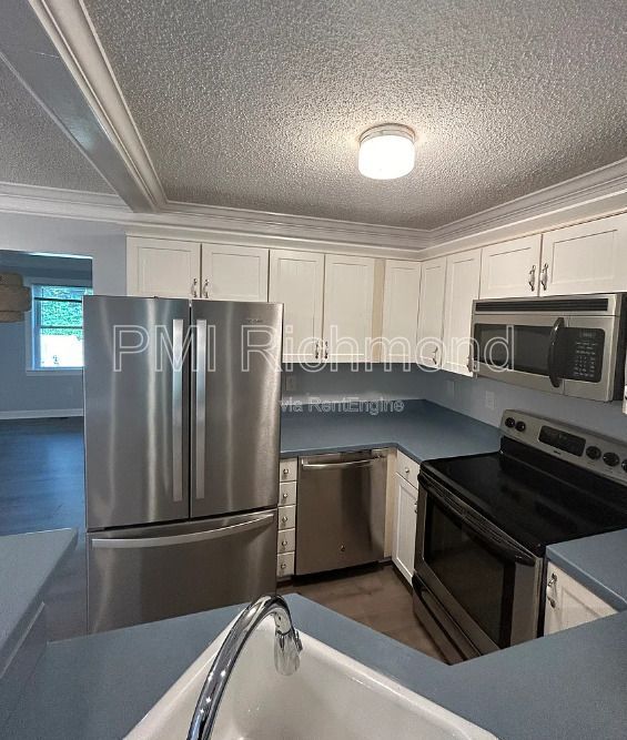 Building Photo - 10505 Queensway Ct