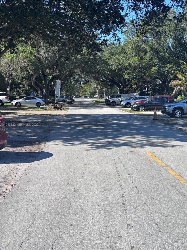 Building Photo - 680 NE 136th St