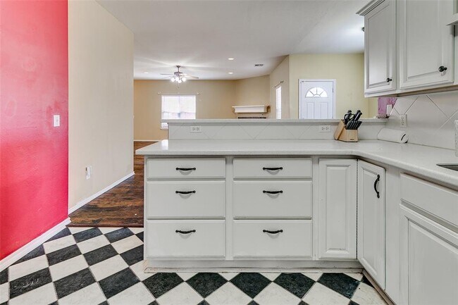 Building Photo - 6005 SE 70th St