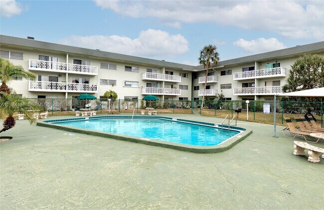 Building Photo - 4200 NW 3rd Ct