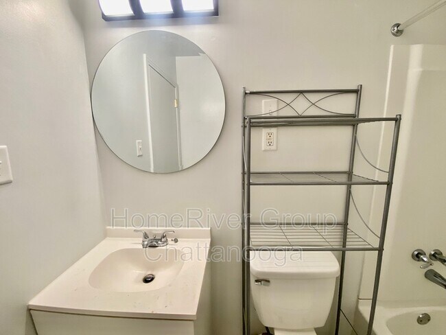 Building Photo - 2027 Lee St