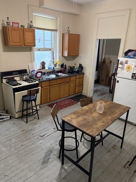 New Stove coming 2/6 - 2235 Victor St