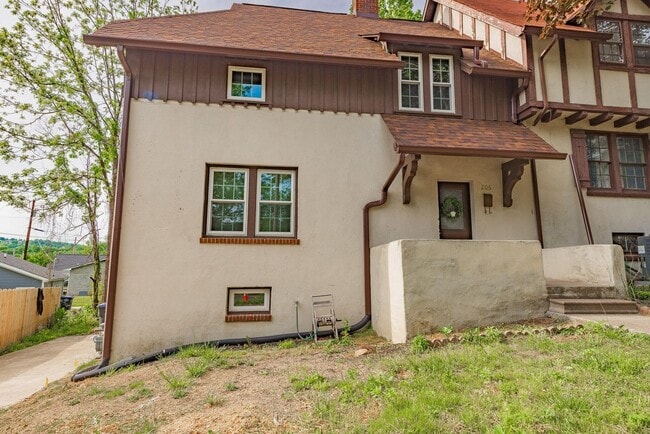 Building Photo - 3 Bedroom/1 Bath Townhouse - Kingsport, TN