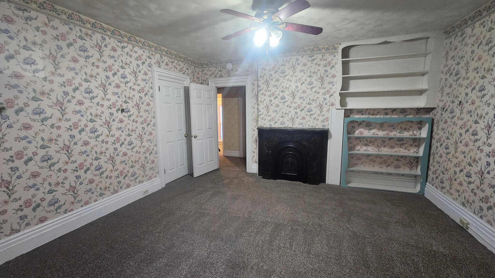 Building Photo - 457 W 5th St