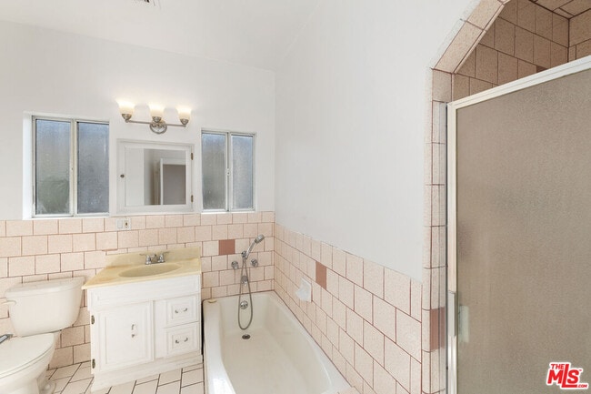 Building Photo - 312 S Maple Dr