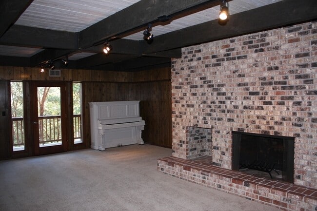Building Photo - Wooded View Estate in Jacksonville