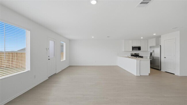 Building Photo - 221 Stumpy St