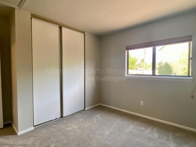 Building Photo - 5945 Breeze Ct