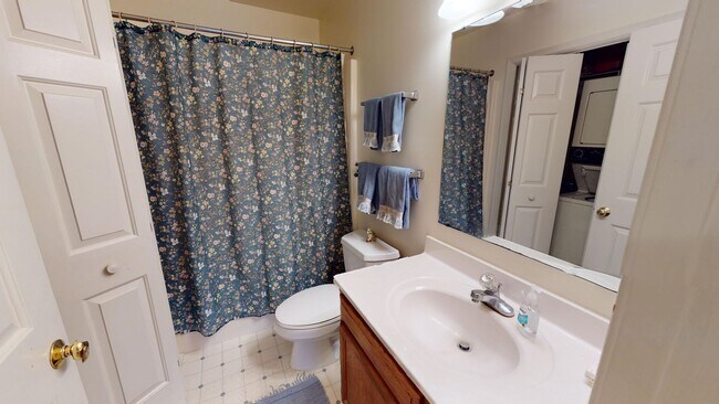 Building Photo - Short Term Furnished House