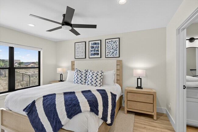 Building Photo - 820 Broken Arrow